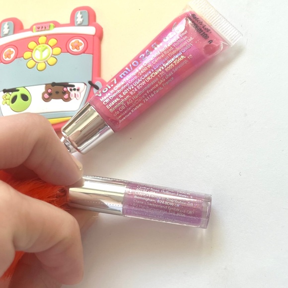 🏷️ alien 👽 1970s hippie style buggie keychain with lip glosses & fluff - Picture 10 of 14